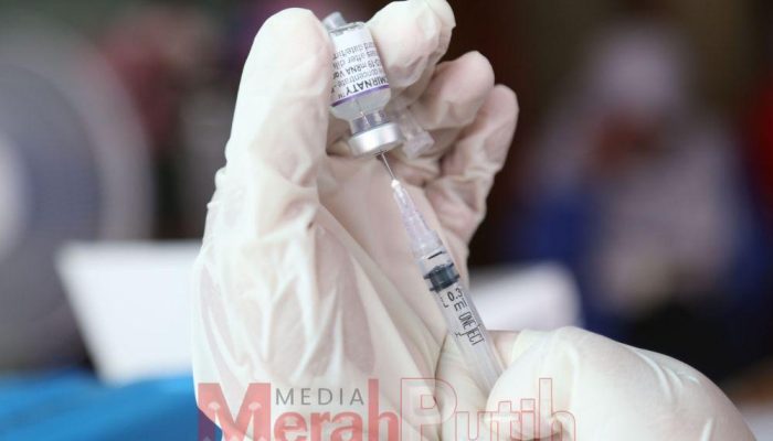 pemkot-surabaya-beri-layanan-vaksinasi