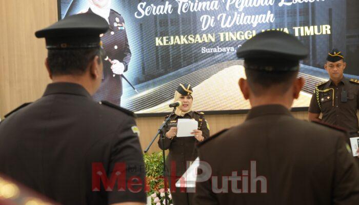 kajati-jatim-mia-amiati-lantik-14-kajari-baru