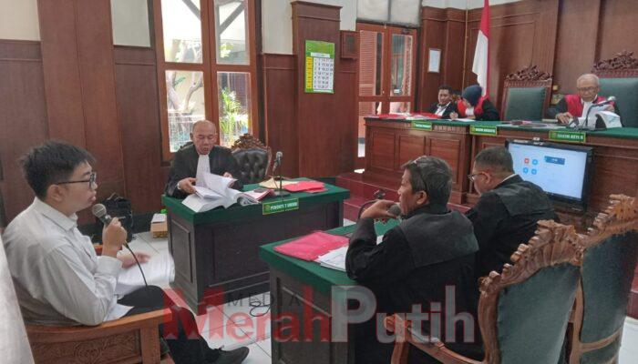 seorang-sales-gunakan-uang-perusahaan