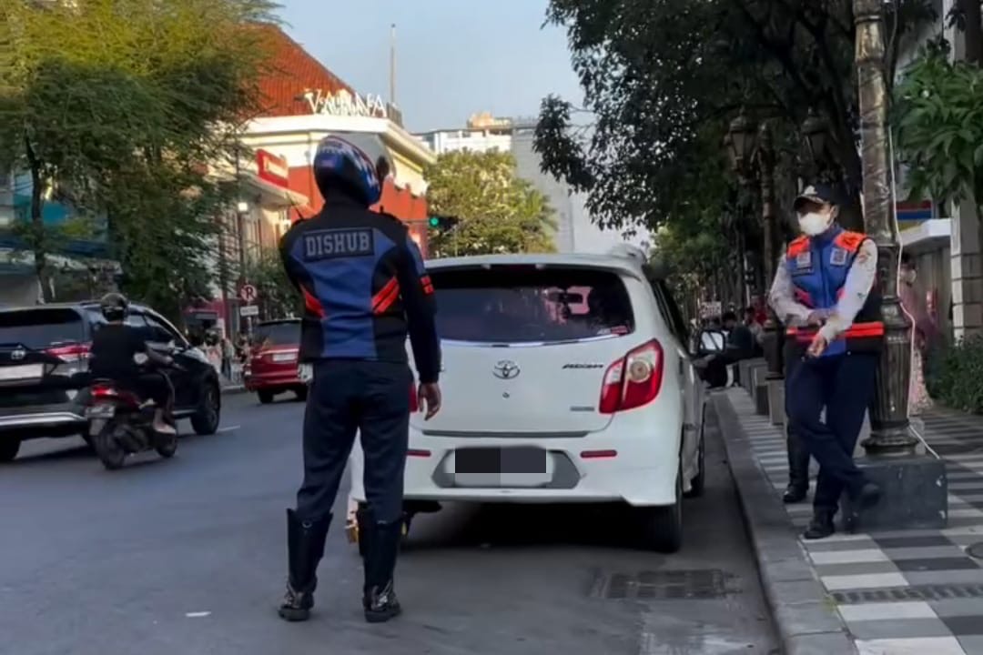 penataan-parkir-jalan-tunjungan-pengunjung