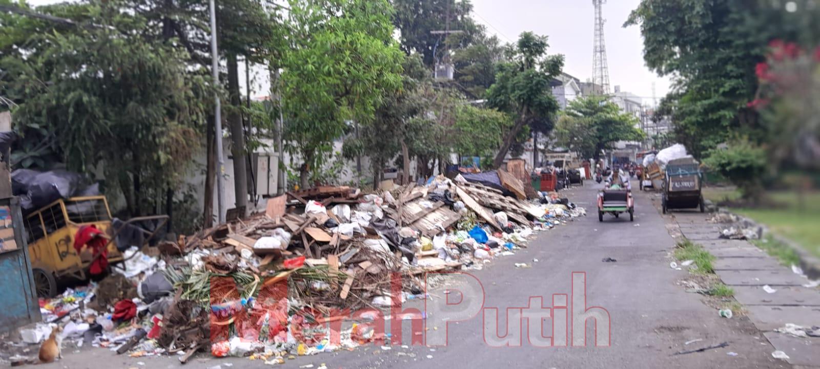 berserakan-tumpukan-sampah-di-krembangan