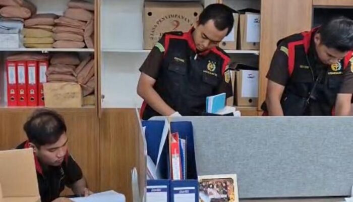 kejari-tanjung-perak-geledah-kantor-pelindo