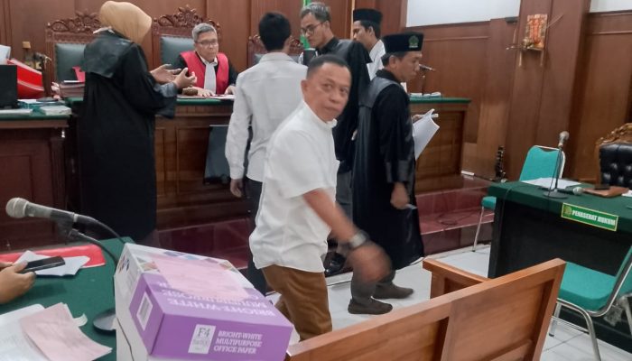 kasus-pemerasan-kadindik-jatim-aries-agung