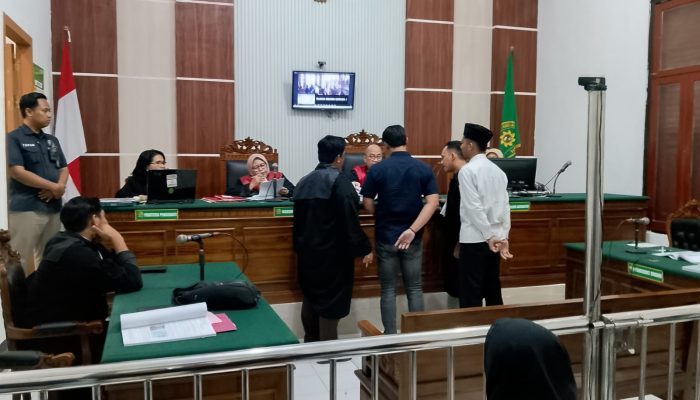 terdakwa-bom-molotov-dzulklifli-maulana