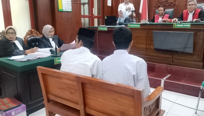 hakim-marah-kadindik-jatim-mangkir-sidang