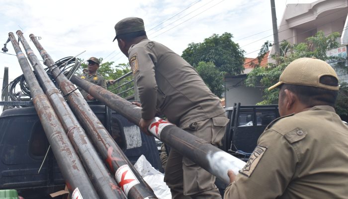 45-tiang-fiber-optik-ilegal-dibongkar