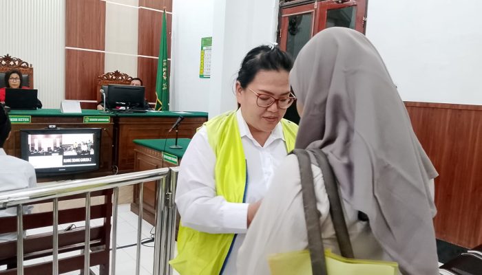 vera-mumek-pemilik-toko-v’mart-didakwa-penipuan