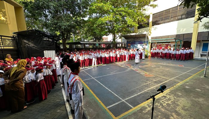siswa-sd-smp-kembali-masuk-sekolah-gadget