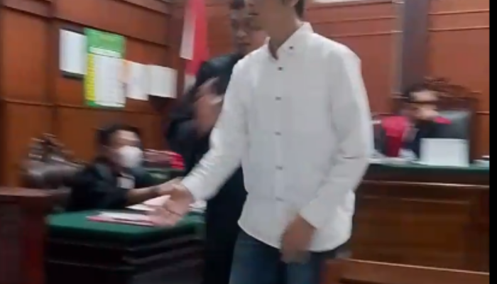 pencurian-kabel-telkom-di-pacar-kembang