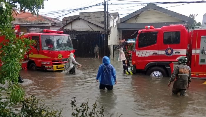 hujan-ekstrem-picu-banjir-di-surabaya-drainase