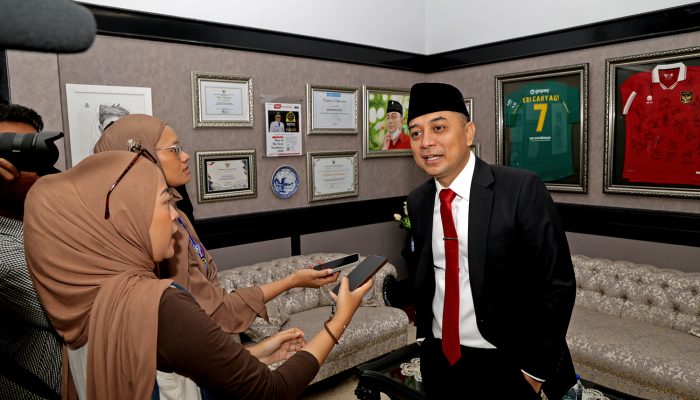 eri-cahyadi-tegas-camat-lurah-bisa-dicopot