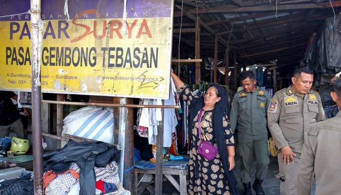 lapak-pkl-di-jalan-gembong-tebasan-dibongkar