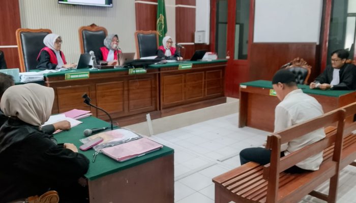 perusakan-kantor-yayasan-savy-amira-surabaya
