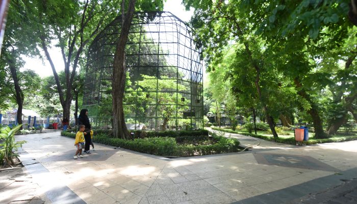 kursi-besi-hingga-kabel-lampu-taman-dicuri