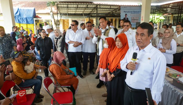 mentan-amran-cek-langsung-penyaluran-beras