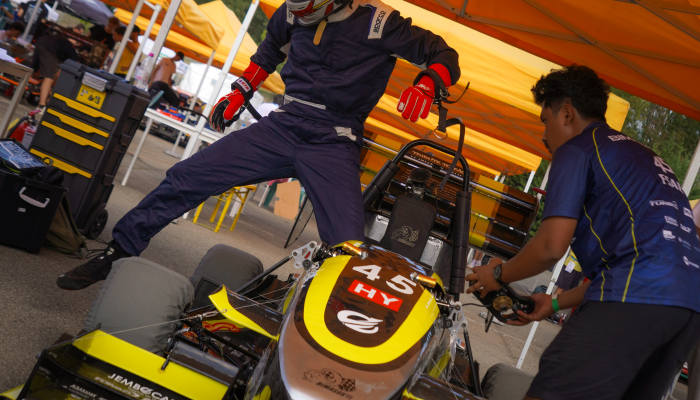 ugm-luncurkan-bm-15h-mobil-formula-hybrid