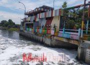 Setelah Fenomena Sungai Kalisari Berbusa Wali Kota Eri Minta Jajarannya Perkuat Pengawasan IPAL di Pabrik