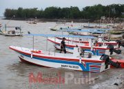 Dongkrak Kampung Nelayan Jadi Destinasi Wisata, Pelayan Diberi Bantuan Perahu