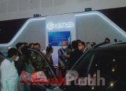 PEJABAT PEMBUKA TINJAU AREA PAMERAN GIIAS SURABAYA 2022