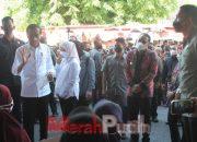Presiden Jokowi Salurkan Bantuan PKH dan BPNT di Pasar Pucang Anom Surabaya