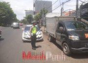 Menengok Semrawutnya Parkir Berserakan Memakan Bahu Jalan di Kawasan Surabaya Utara, Satlantas dan Dishub Kecolongan?