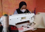 Menengok Ibu – Ibu Majelis Taklim Surabaya Tingkatkan Ekonomi Keluarga Lewat UMKM Jahit dan Makanan