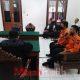 Dua saksi petugas BPBD Jatim yakni Chistarda Nugraha Eonard dan Muhmmad Ardiansyah memberikan kesaksiannya di depan majelis hakim yang menidangkan perkara terkait pencurian ponselnya di PN Surabaya, Kamis (9/2) I MMP I Totok.