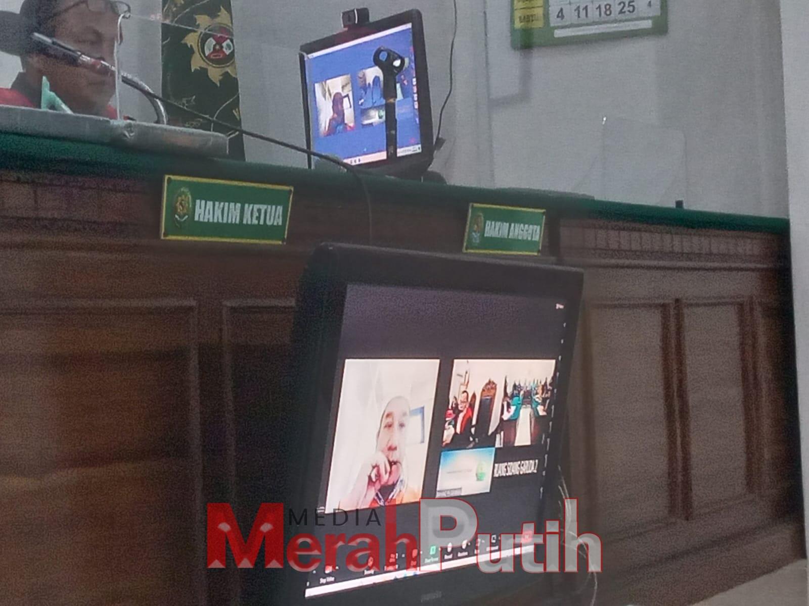Jaksa Penuntut Umum (JPU) Basuki Wiryawan menuntut Catur Budi Arianto Alias Jepang dituntut dengan pidana penjara selama 6 Tahun dan denda Rp.1 miliar subsider 3 bulan kurungan. Jaksa menilai terdakwa residivis penjual sabu ini terbukti bersalah meyakinkan melanggar Pasal 112 ayat (1) UU No. 35 Tahun 2009 tentang Narkotika, Rabu (22/2) di PN Surabaya I MMP I Totok.