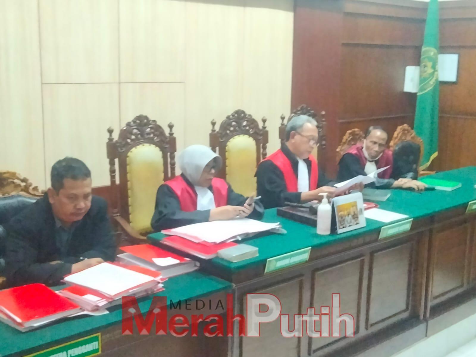 Sidang putusan vonis terhadap terdakwa Willem Fredrick Mrdjugana di ganjar pidana hukuman 4 bulan penjara di PN Surabaya, Selasa (28/2) I MMP I Totok.