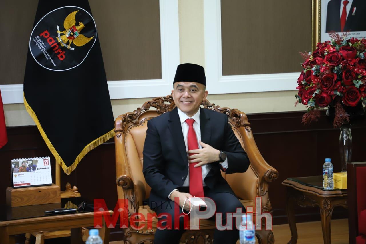 Menpan-RB Abdullah Azwar Anas, mengingatkan, arahan Presiden Joko Widodo agar para pejabat dan ASN meniadakan acara buka bersama. Arahan tersebut, kata ia, harus dipatuhi untuk menjadi perhatian demi kebaikan bersama.
