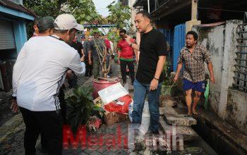Kerja Bakti Bersama Warga dalam “Surabaya Bergerak”