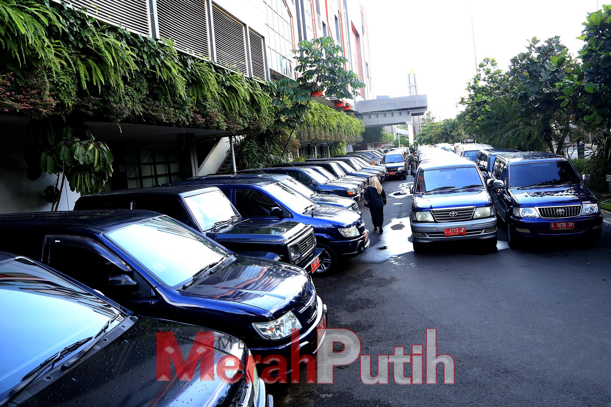 kendaraan-dinas-wajib-diparkir-di-balai-kota