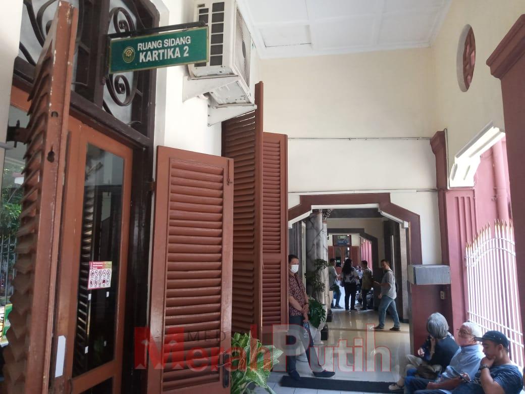 gelapkan-mobil-evi-divonis-1-tahun-penjara