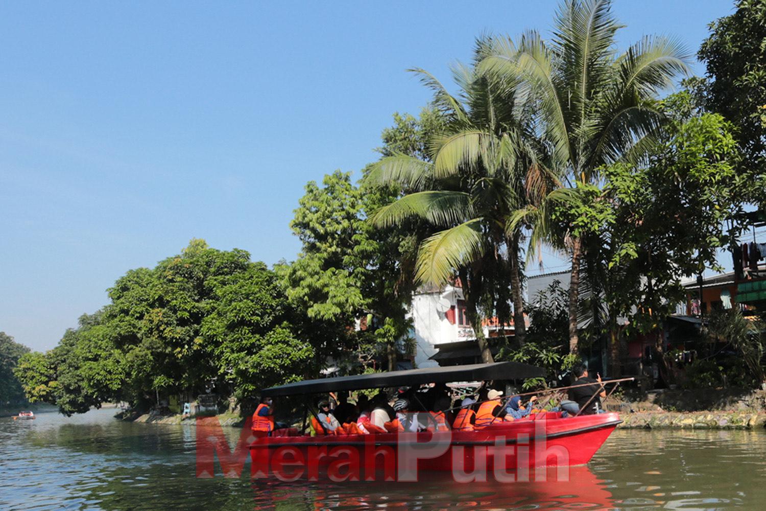 asreboyo-ngagel-dilengkapi-wahana-perahu-air
