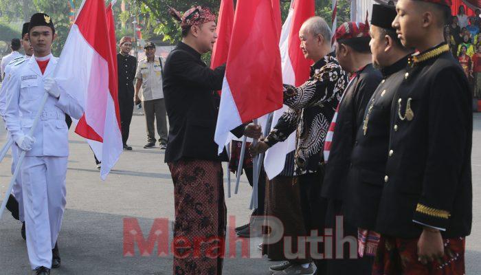 Sukseskan Pembagian 10 Juta Bendera Merah Putih, Semua ASN Pemkot Surabaya Wajib Sumbang Bendera