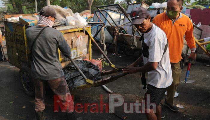 Terkesan Kumuh, DLH Surabaya Gelar Kerja Bakti di 191 TPS