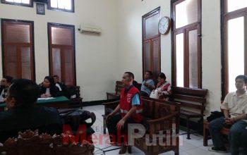 Terdakwa Pembelian Mobil Bodong Roberto Agustinus Dituntut 1,5 Tahun Penjara