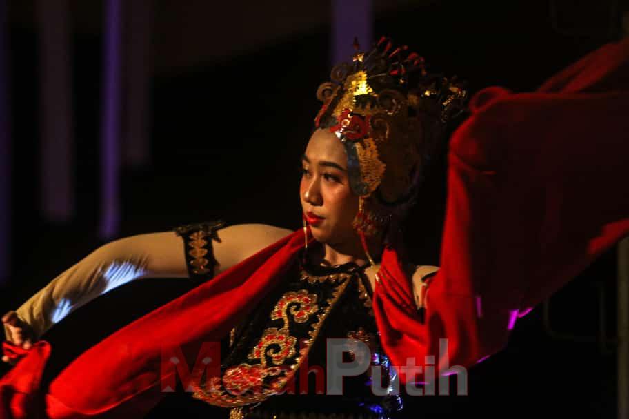 ukm-teater-geo-pentaskan-kelambu-aksa