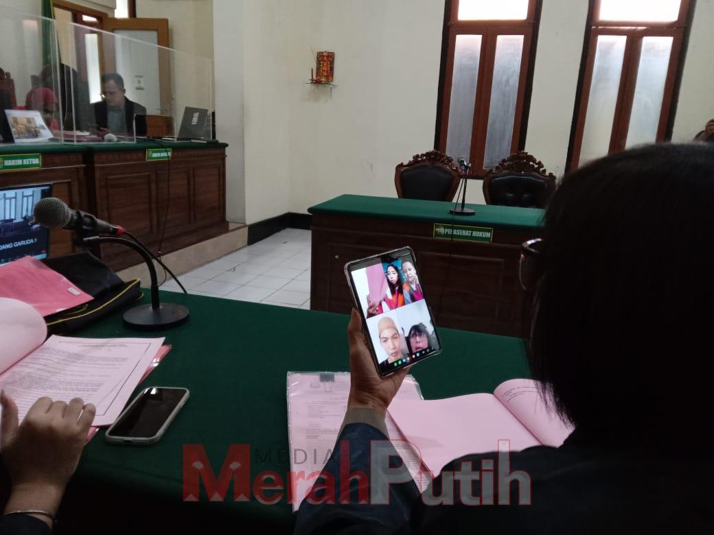 pasutri-produksi-kosmetik-scarlett-paslu