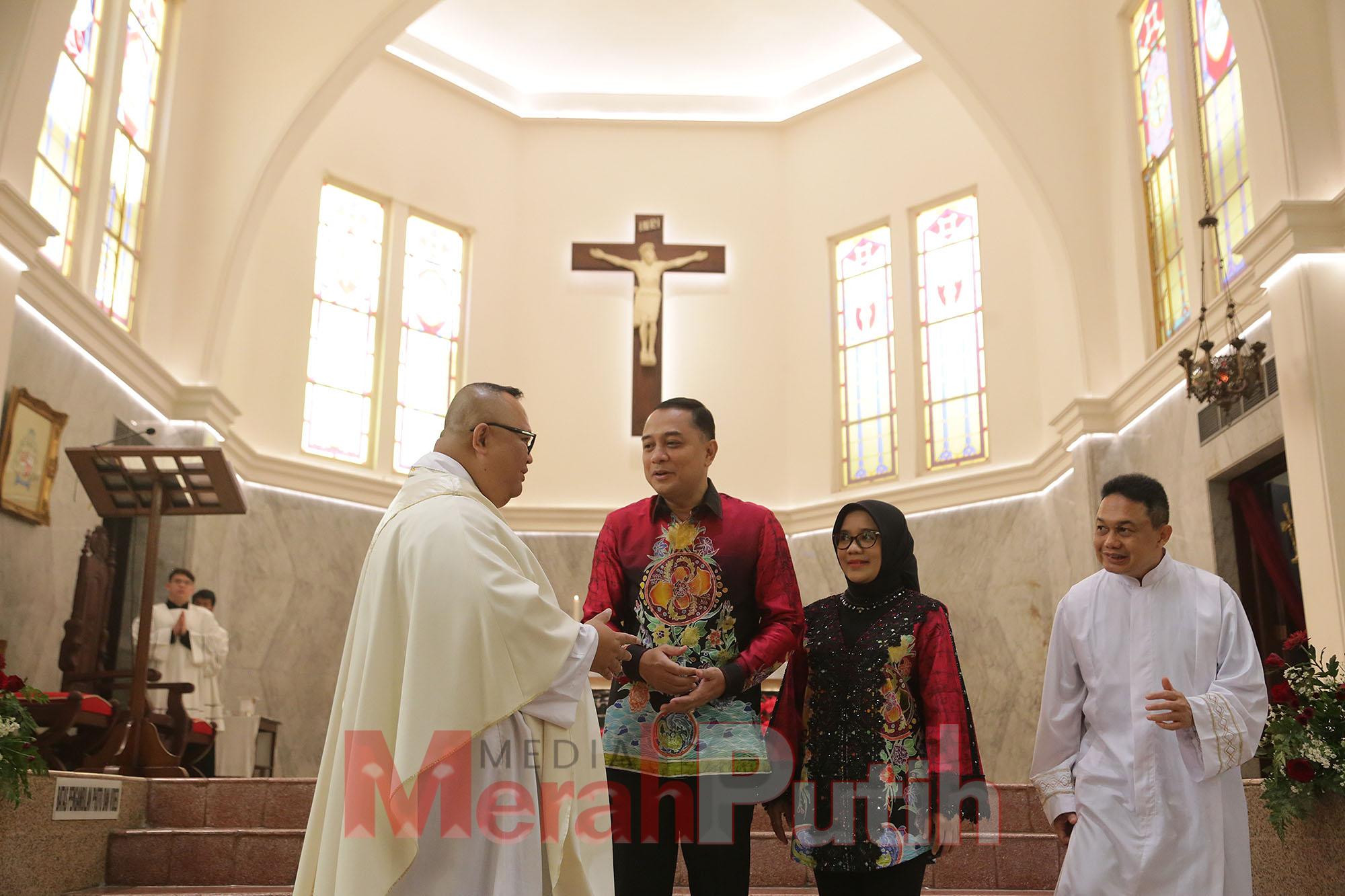 Wali-kota-eri-kunjungi-sejumlah-gereja