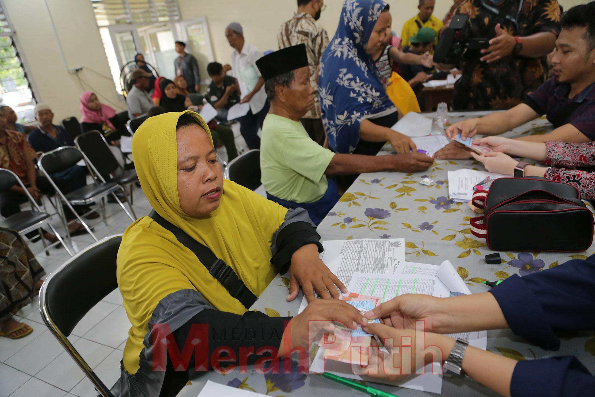 blt-permakanan-di-surbaya-8.310-warga