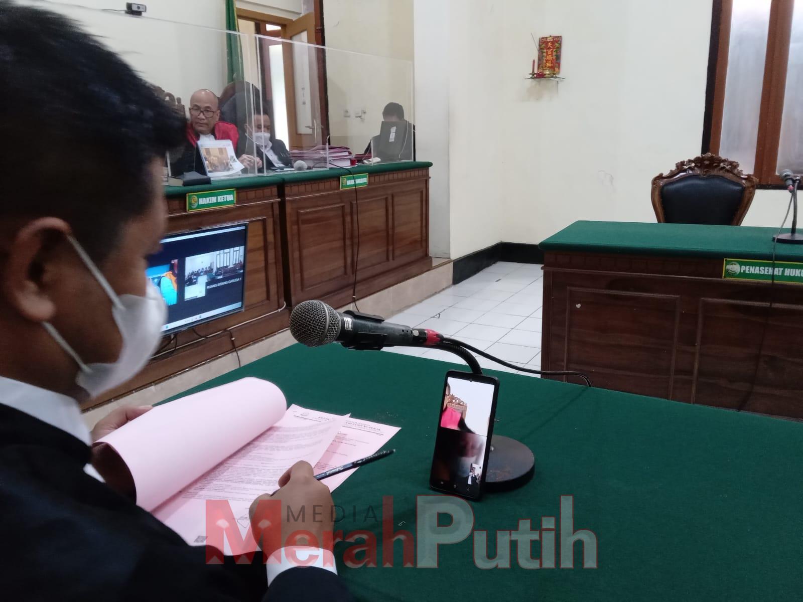 waria-jual-diri-melalui-aplikasi-michat