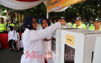Nakes dan Petugas Pemilu 2024 di Surabaya Dibekali Vitamin