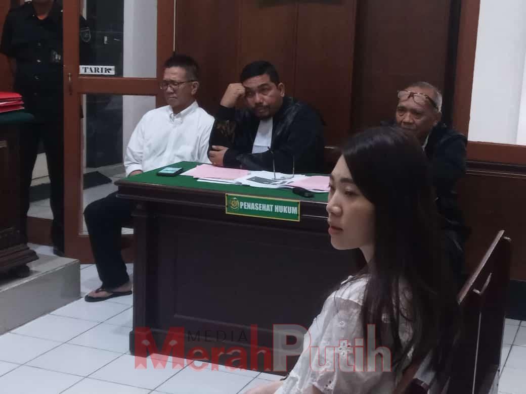 bermaksud-melerai-irene-malah-kena-bogem-mentah