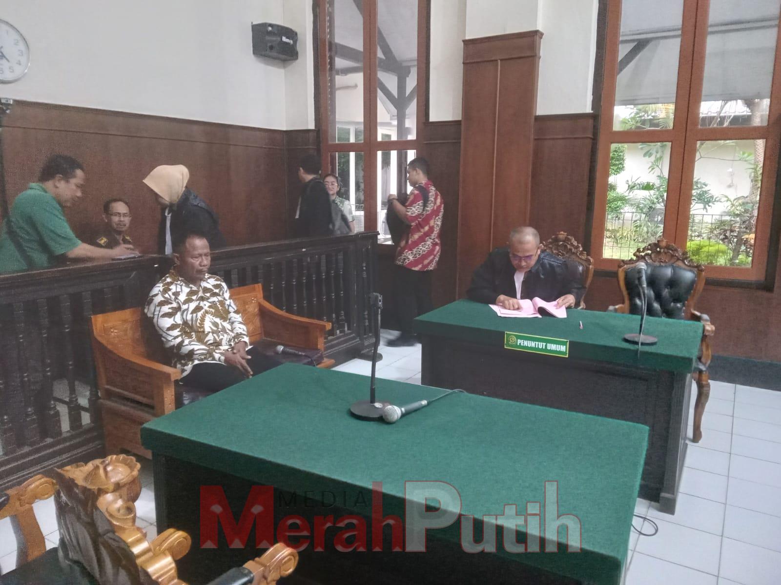 terdakwa-penimbunan-pupuk-subsidi-suroso