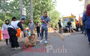 Peringati HPSN 2024, Ribuan Pegawai Pemkot Surabaya Kerja Bakti Massal di Kalimas Timur