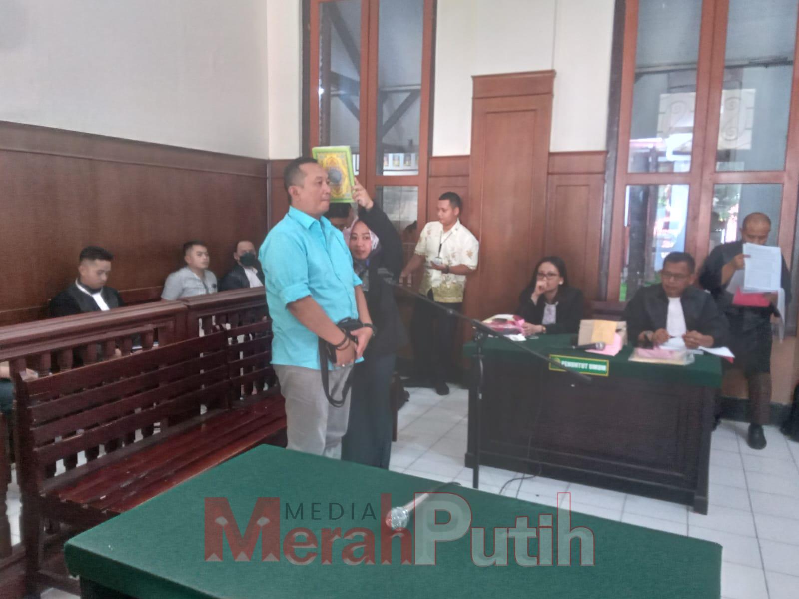 pegawai-oto-finance-kemplang-uang-costumer