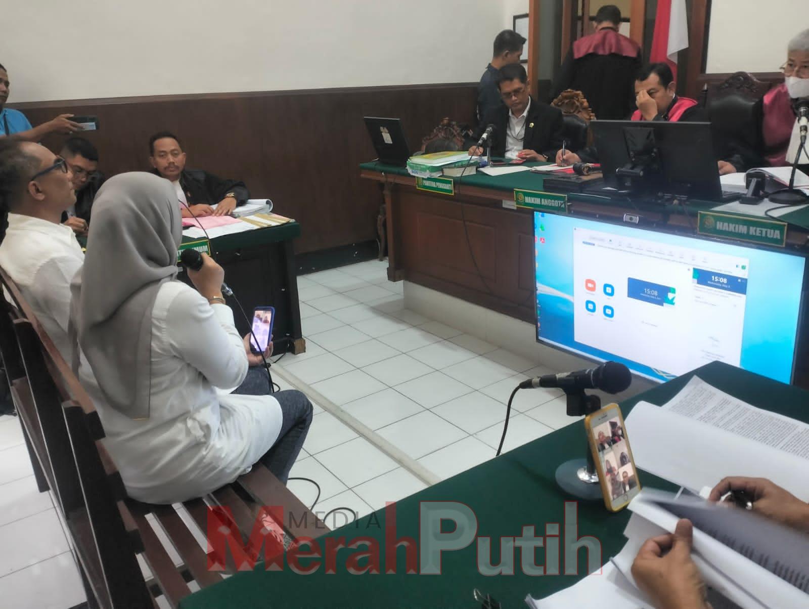 pasutri-pengemplang-uang-keperluan-pribadi