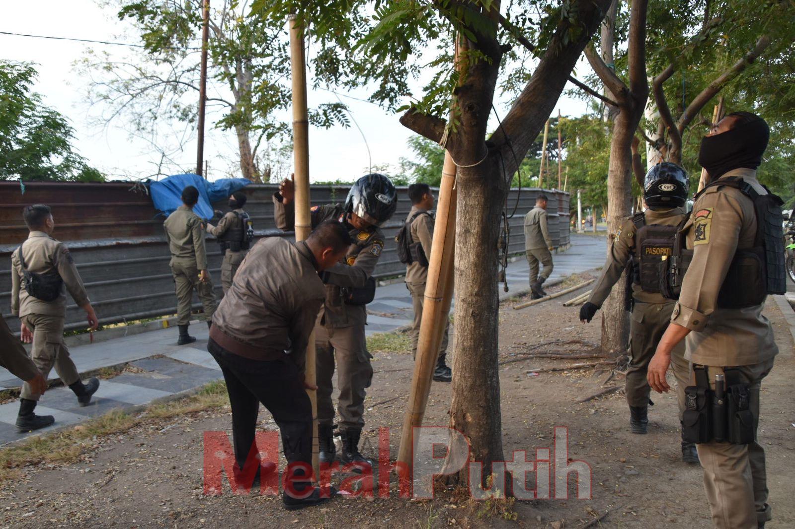 pkl-di-jalan-kertomenanggal-ditertibkan