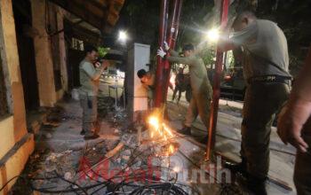 14 Tiang Utilitas Provider di Jalan Karet Dibongkar